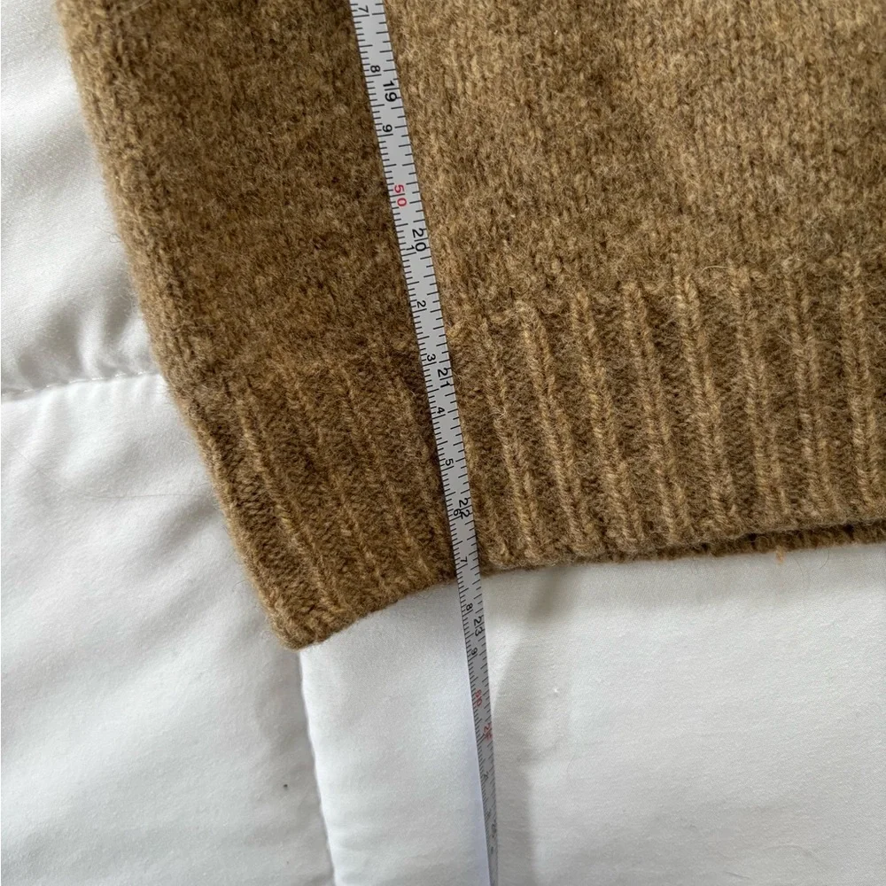 90s 100% Wool J. Crew Women’s Tan Crewneck Sweater